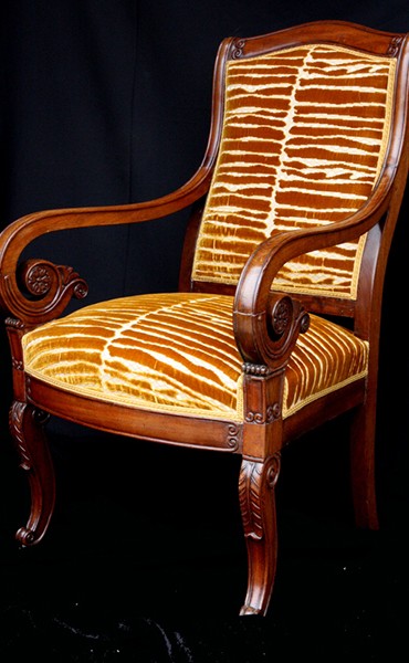 39 Fauteuil Restauration acajou velours Alfredo Carnelutti